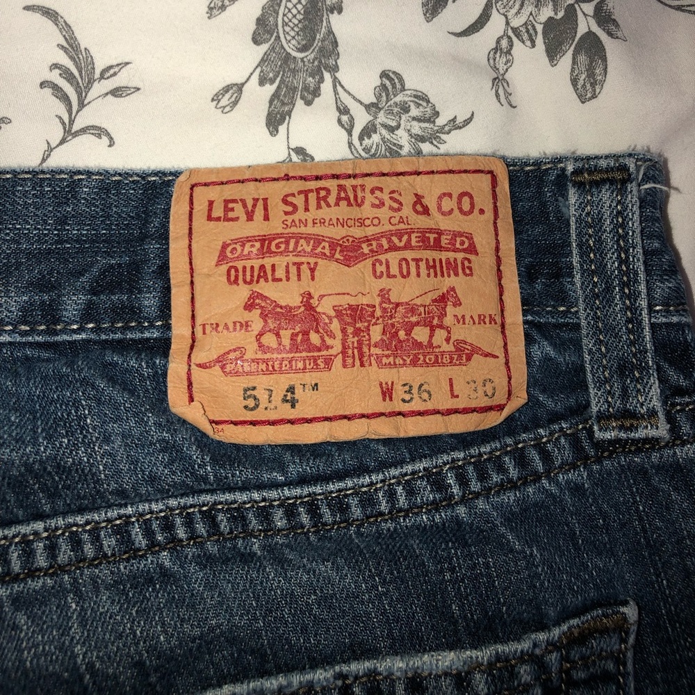 LEVI STRAUSS 514 slim straight jeans!